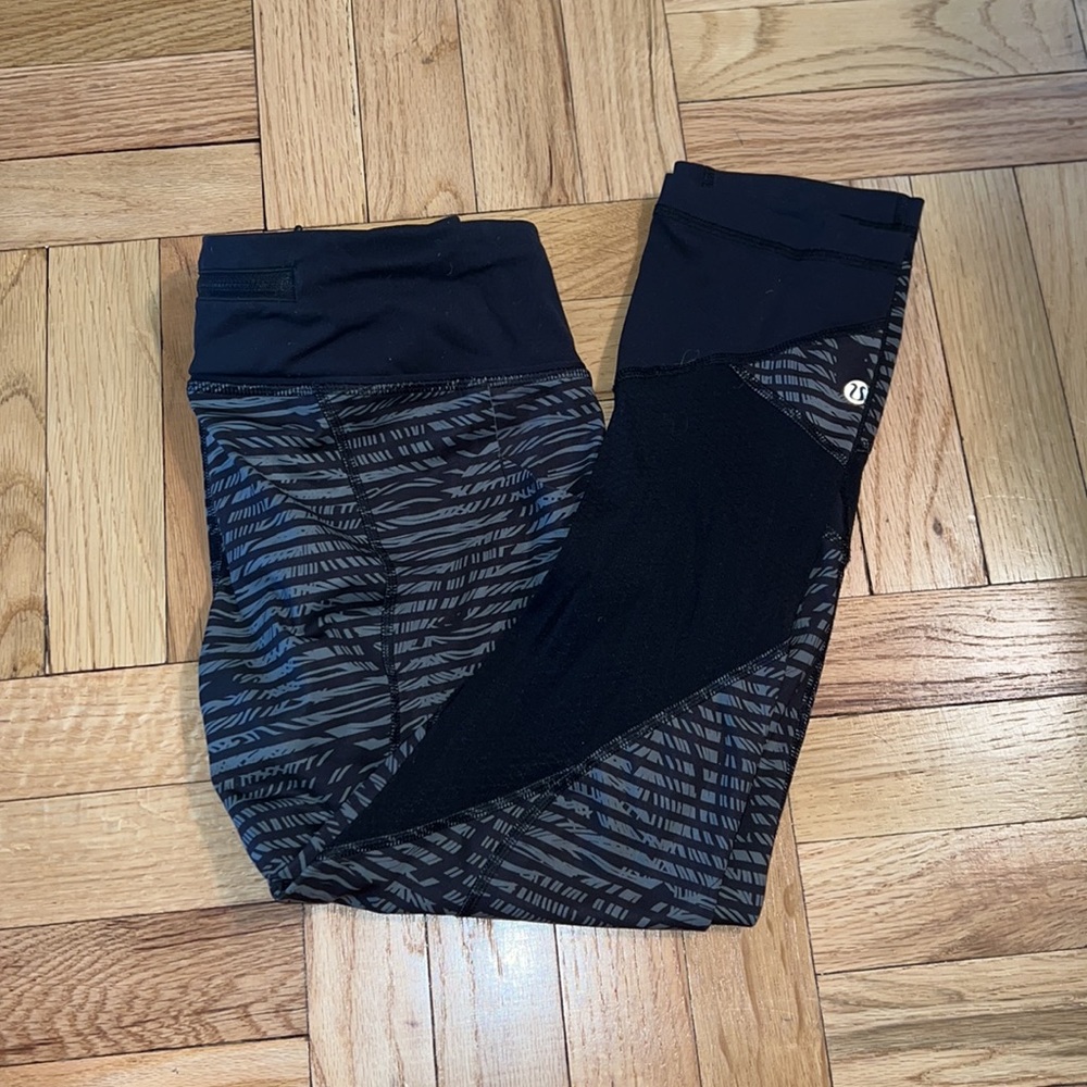 Black Lululemon crop leggings size 6